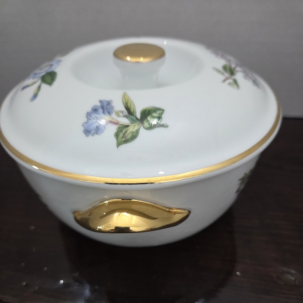 Spode Stafford Floral Porcelain Round Bowl with Lid - Picture 5 of 14